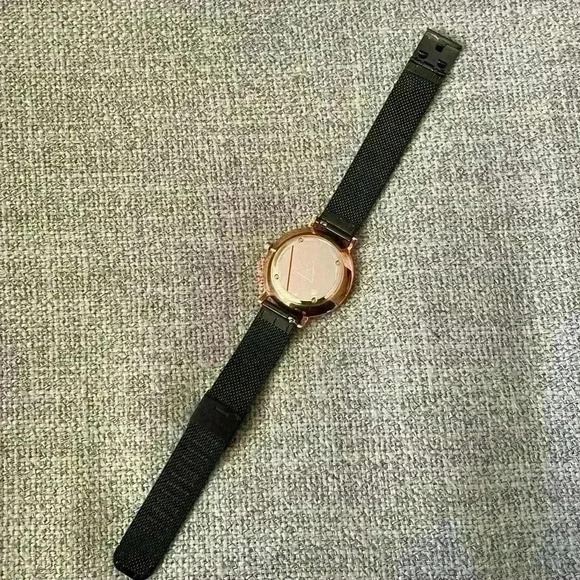 Medium | “The Peak” black & rose  gold stainless steel watch brand new - Picture 4 of 4